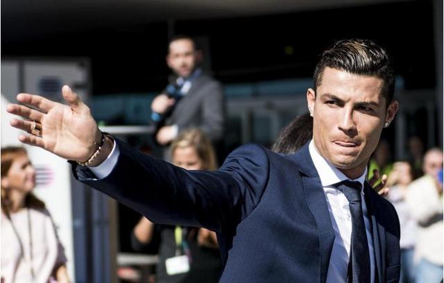 排队给詹姆斯道歉！球衣补丁并非自我营销，NBA官方给足goat面子