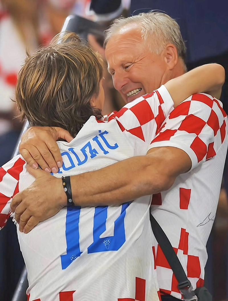 英雄联盟LPL季后赛关键对局复盘