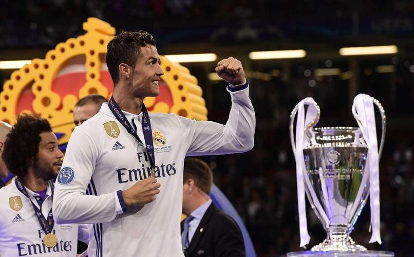 141-116！湖人擒老鹰止3连败，詹姆斯31+9+10，东契奇27+12，艾顿17+18